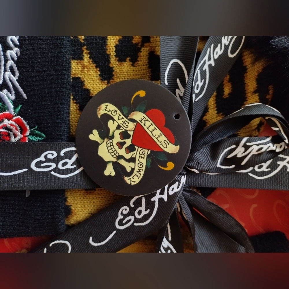 Ed Hardy Beanie Hat & Glove Gift Set Love Kills Animal Leopard Print - Picture 8 of 10